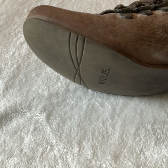 Virus Brown t8 distressed leather - Picture 10 of 13